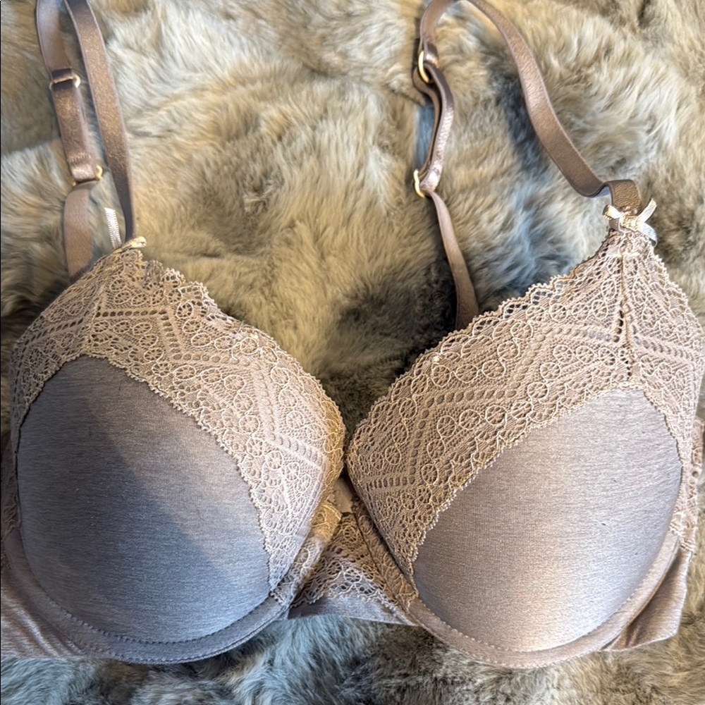 Heidi Klum Elegant Lace Trim Bra